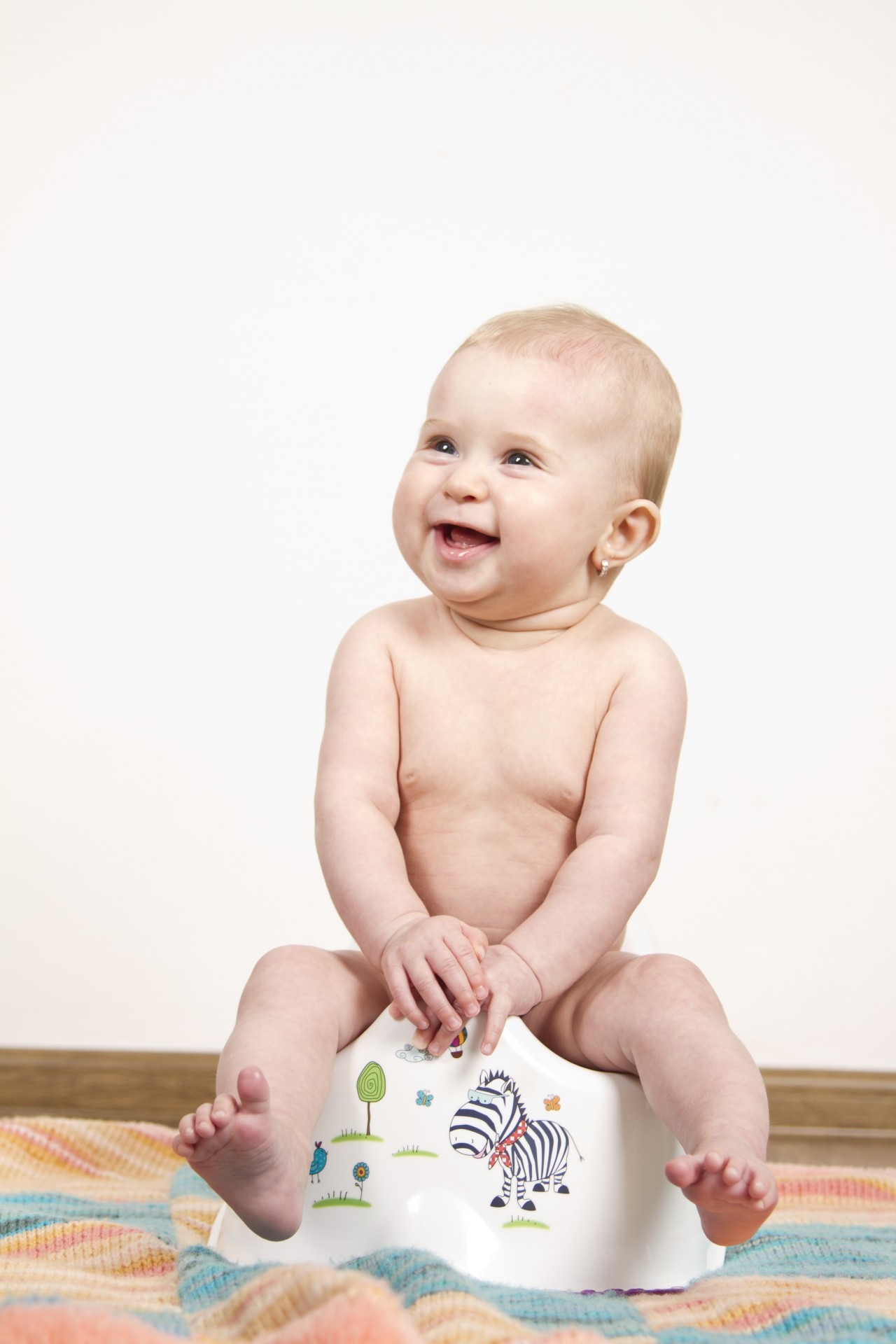how to potty train a toddler, potty training, potty triaining methods, potty training tips, child, sitting, potty, potty training
